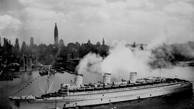 A black and white image of a giant ocean liner steaming into New York City.